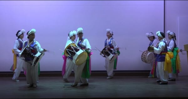 춘천 동부노인복지관 노인예술단...실버들이 종합예술무대 장악 관련 사진 3