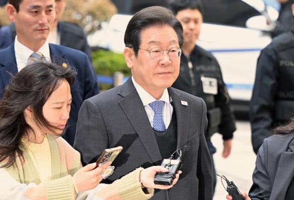 “내란 종식·민생 회복” 외친 이재명, 대권 3수 향한 결단…9일 대표직 사퇴 관련 사진 1