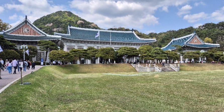 청와대 관람 열기 여전 “외국인 인왕산 풍경에 감탄” 관련 사진 1