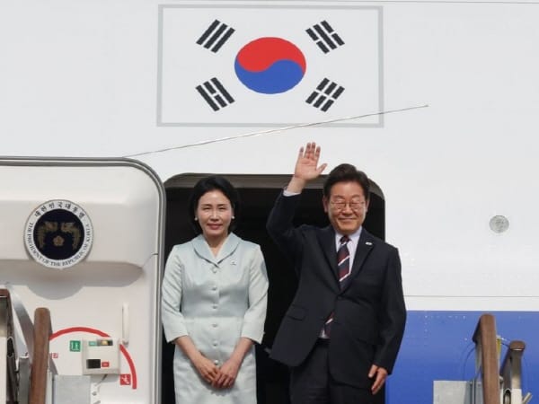 이재명 대통령, 공군 1호기 타고 캐나다 G7 정상회의 참석… "K-민주주의 세계에 알릴 것" 관련 사진 1