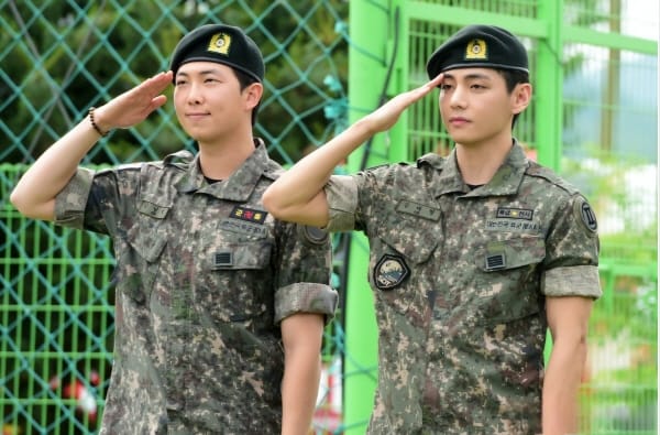 ‘충성!’ RM·뷔 전역… “BTS로 다시, 팬들과 무대에서 만나겠다” 관련 사진 1