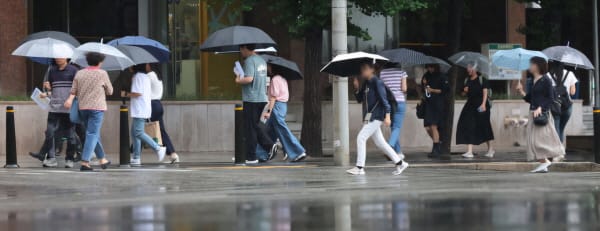 수도권 북부 ‘물폭탄’…고양 지하터널 잠기고 의정부 맨홀까지 들썩 관련 사진 1