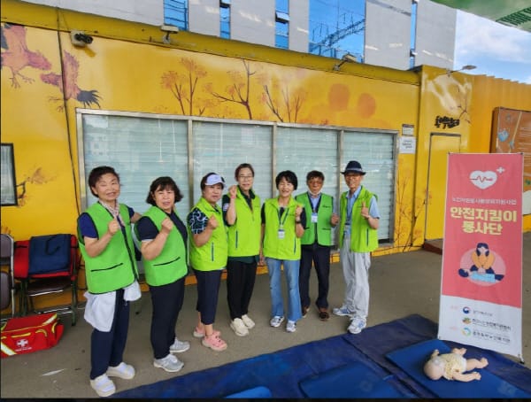 춘천동부노인복지관, 안전문화 확산 및 노인학대 예방 캠페인 실시 관련 사진 1