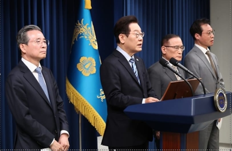 이재명 대통령, 한미 통상·안보 '팩트시트' 최종타결…"핵잠 추진·AI 투자 박차" 관련 사진 1