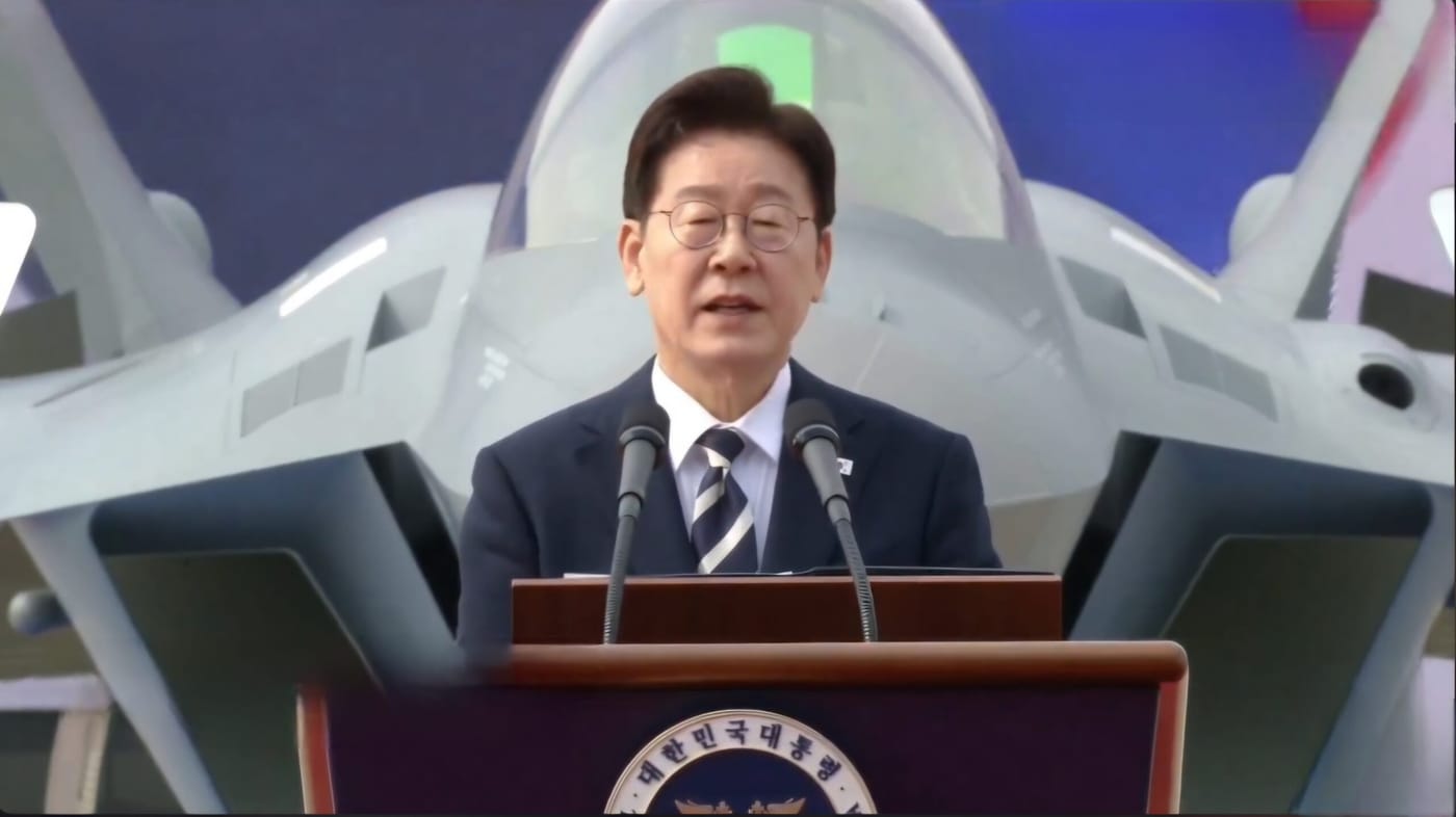 대한민국 영공 지킬 KF-21 보라매 양산 1호기 전격 출고